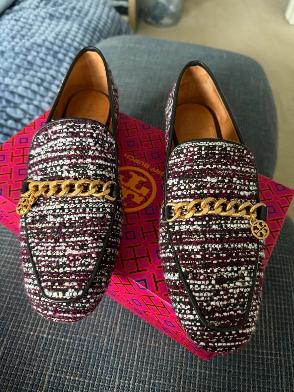 Tory Burch Tweed Chain-Trim women’s Loafers in Burgundy/Black/White